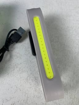 سوار الإضاءة الرياضي الذكي للأمان ، سوار ذراع مضيء قابل لإعادة الشحن بتقنية LED للرياضة والسلامة 3